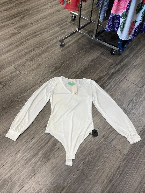 Top Long Sleeve By Clothes Mentor In White, Size: M